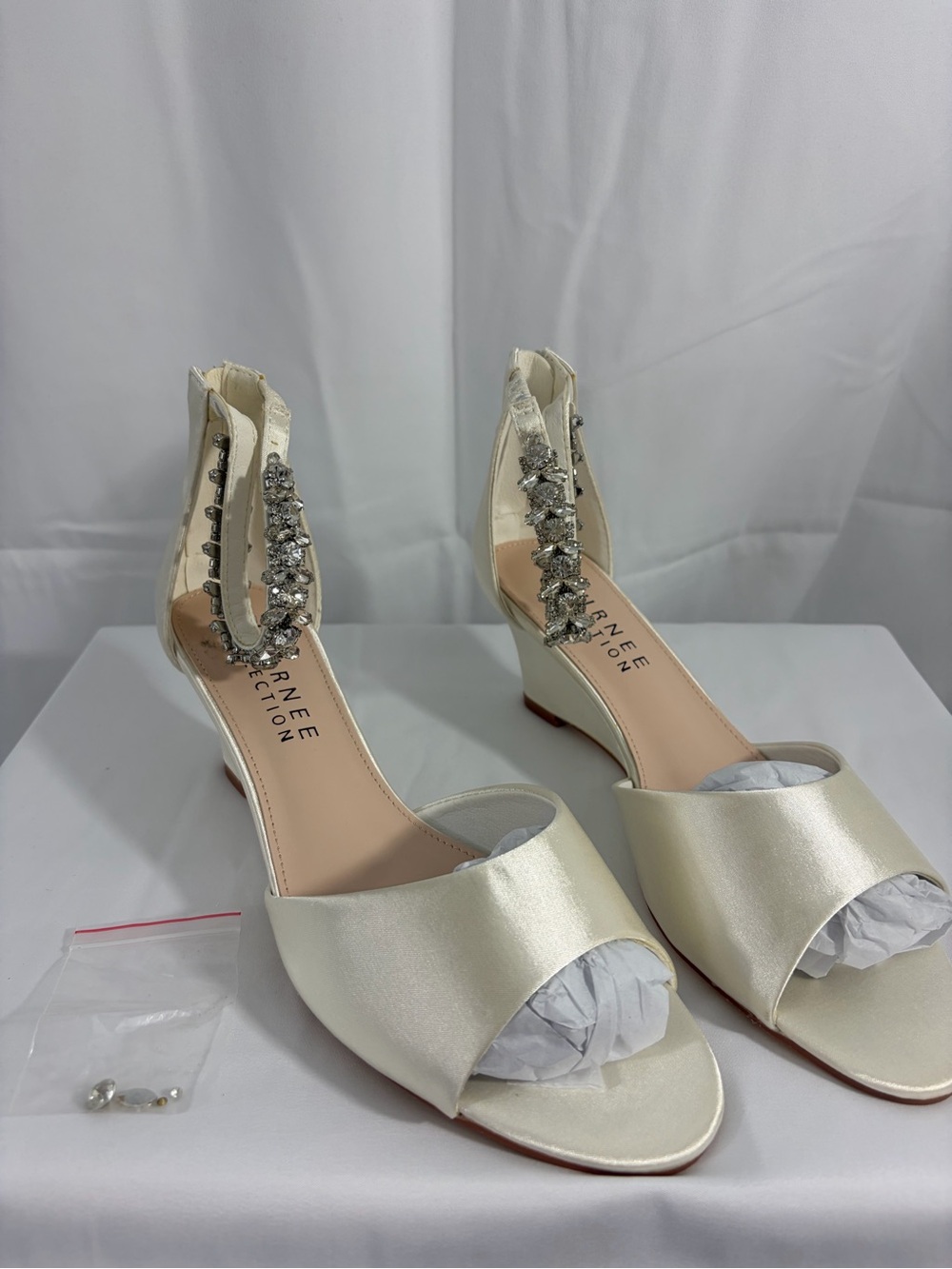 NWT Journee Women’s Size 8 White Embellished Ivory Satin Dress Sandals